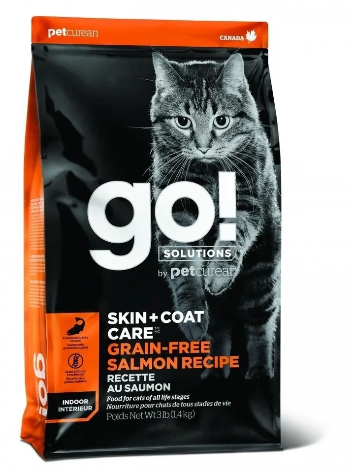Indoor cat food with salmon flavor